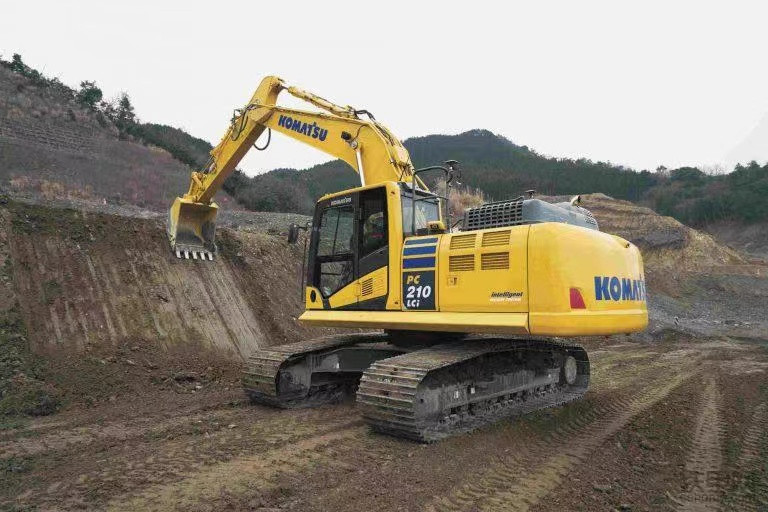 Dimensiones de la excavadora Komatsu PC200
